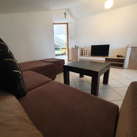 Apartments & Rooms Krk クルク エクステリア 写真
