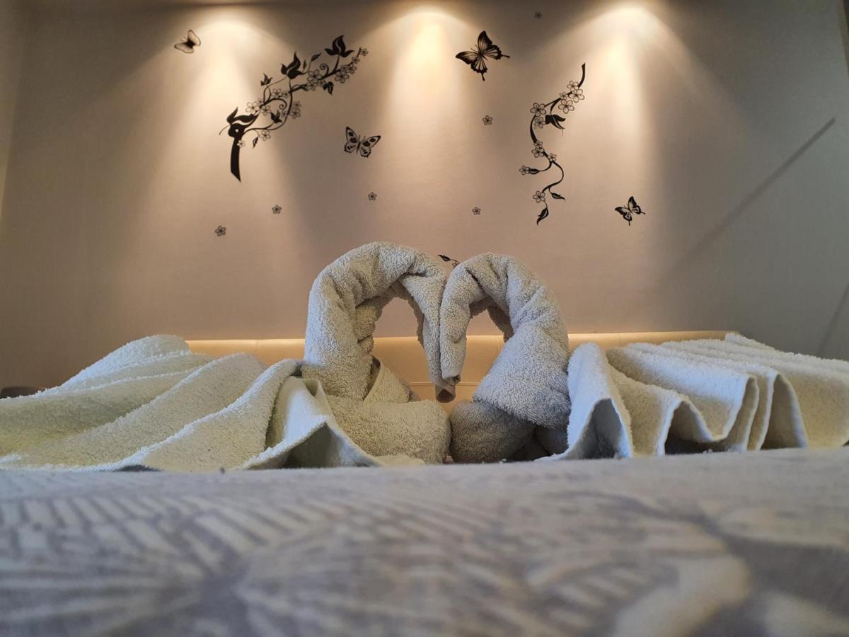 Apartments & Rooms Krk クルク エクステリア 写真