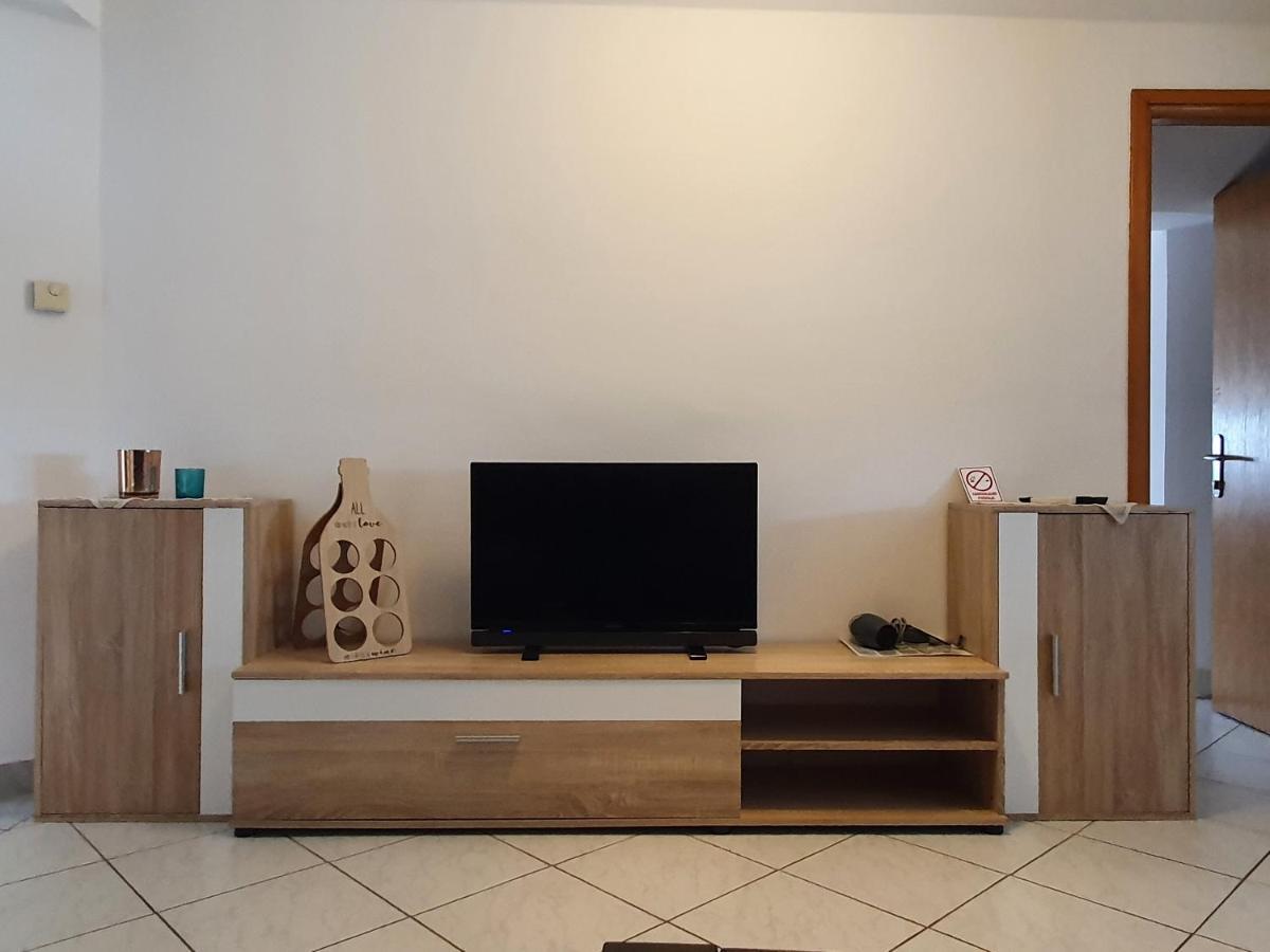 Apartments & Rooms Krk クルク エクステリア 写真