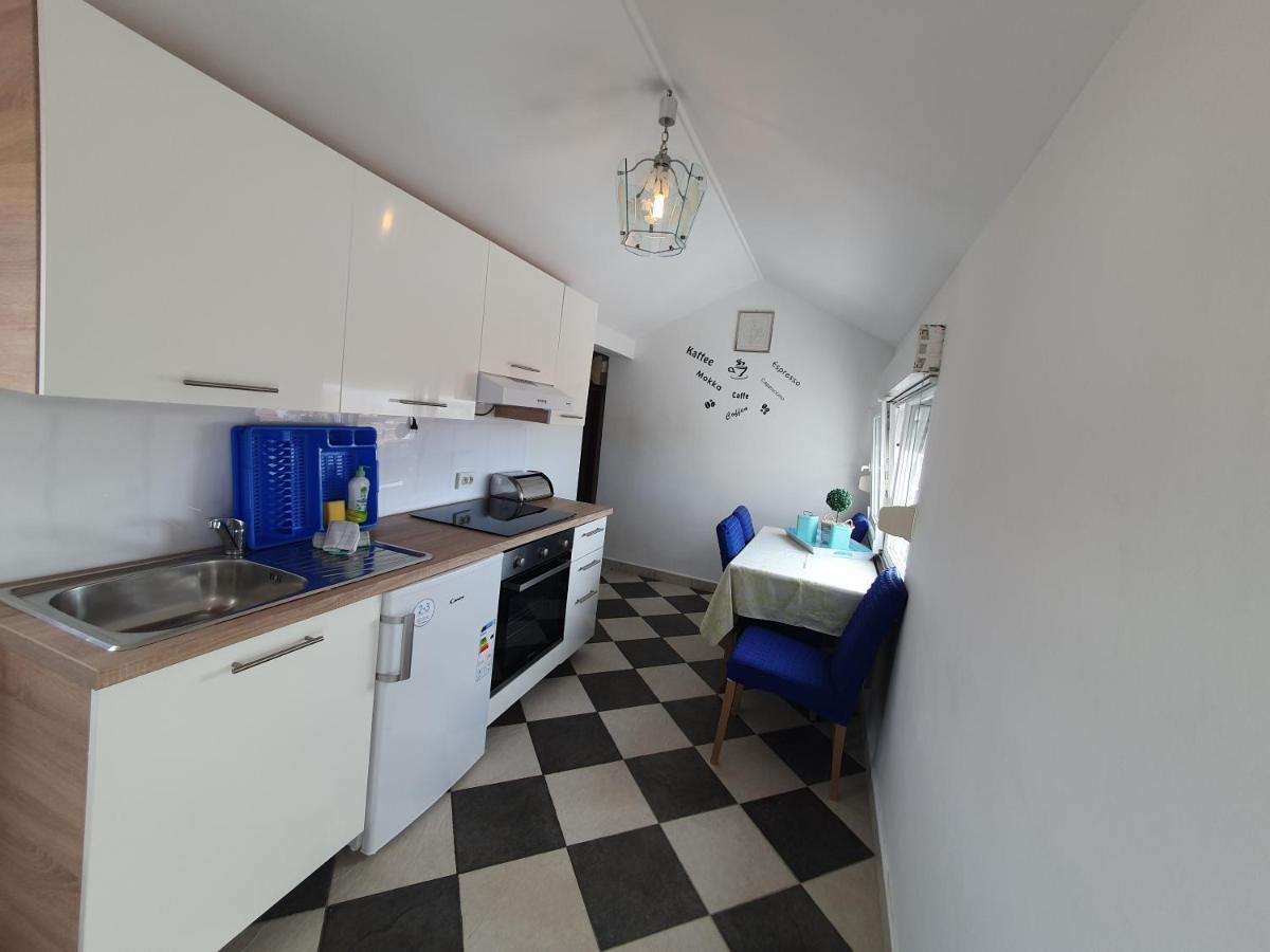 Apartments & Rooms Krk クルク エクステリア 写真