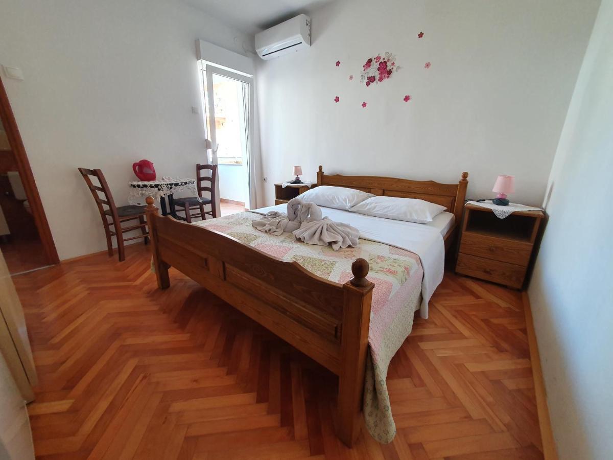 Apartments & Rooms Krk クルク エクステリア 写真